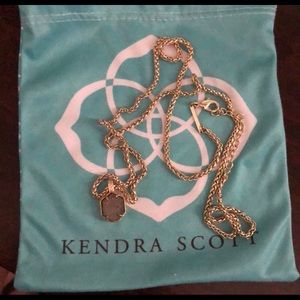 Kendra Scott  pendent necklace :) good condition !
